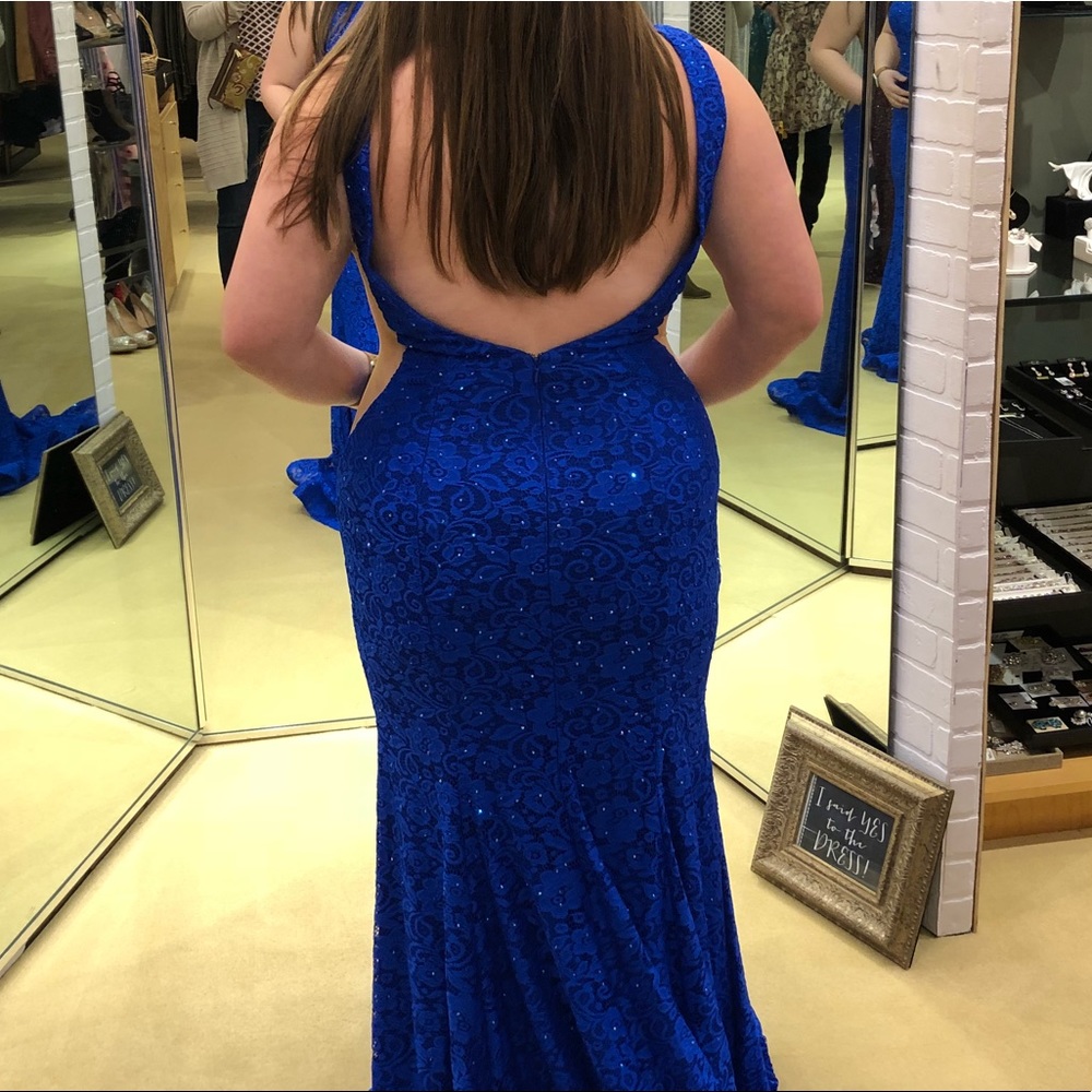 Prom dress. - Picture 5 of 6